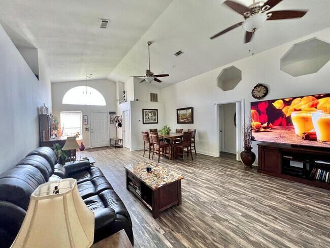 Foto del edificio - 49 Hidden Harbor Ln