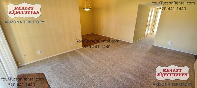 Foto del edificio - E 22nd St & S Kolb Rd; 2 Bedroom & 2 Baths Upstairs Condo