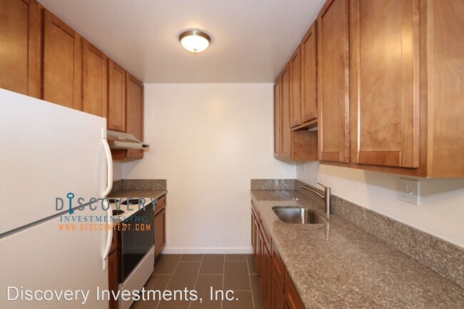 Building Photo - 3350 Arizona St