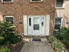 Building Photo - 1404 Crown Point Ct