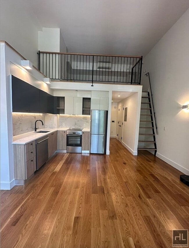 Building Photo - Bruckner Boulevard