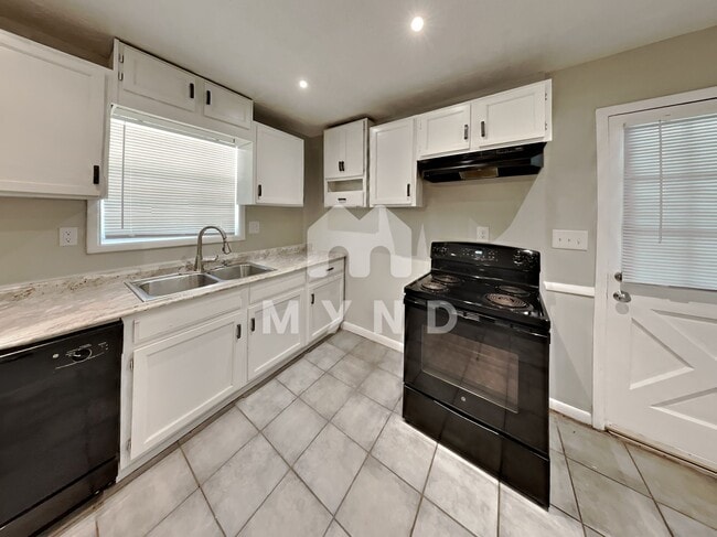 Building Photo - 5409 Pine Valley Dr