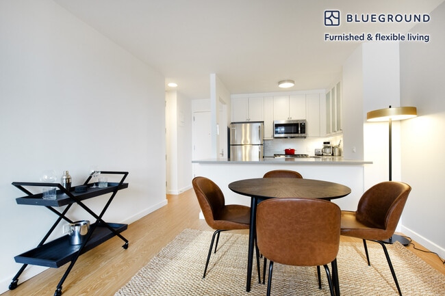 Foto del edificio - 60 W 66th St