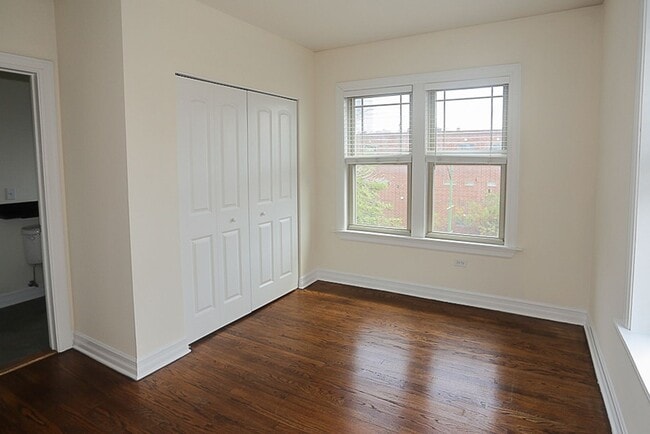 Building Photo - 3818 N Sheffield Ave