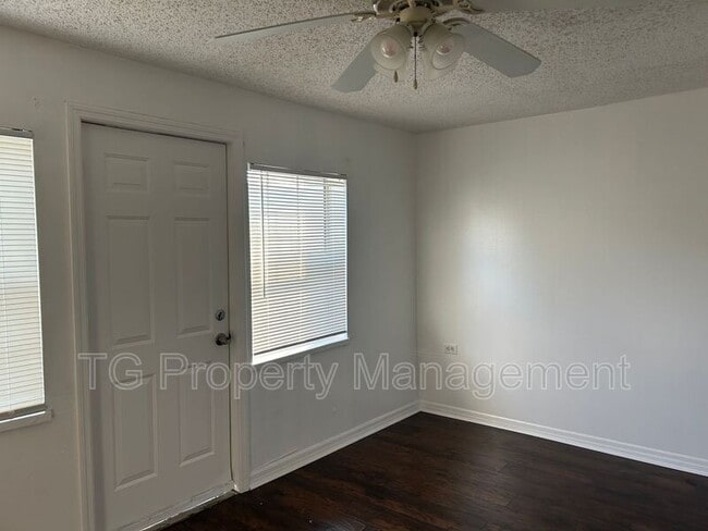 Building Photo - 3914 Rodby Dr