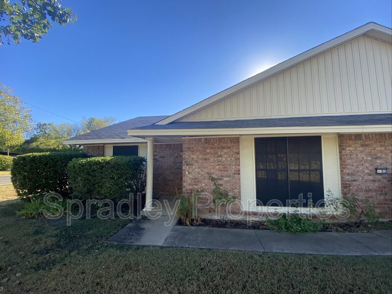Primary Photo - 501 Phoenix Dr