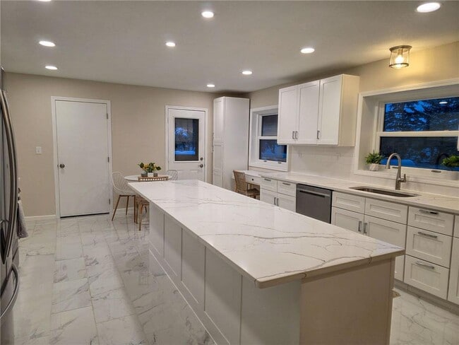 Building Photo - 8301 Lawndale Ln N