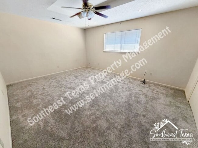 Foto del edificio - 6630 Lexington Dr