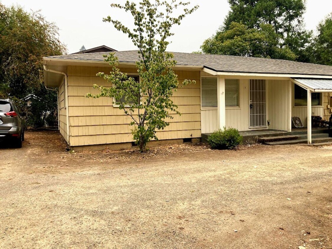 2 br, 1 bath House 313 NE Howland St 4 House Rental in Myrtle Creek