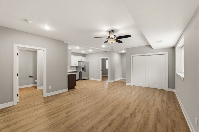 Building Photo - 1927 S Home Ave