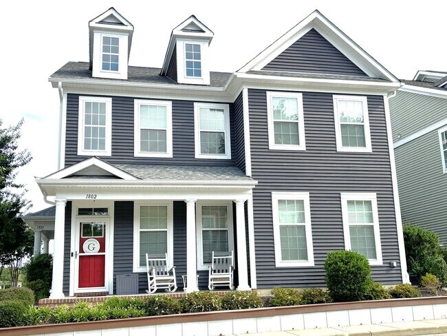 Foto del edificio - Marketing title- 4 bedroom/ 3 bathrooms- The Promenade at John Tyler