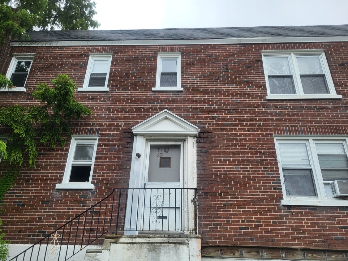 Foto principal - 7101 Rutland St