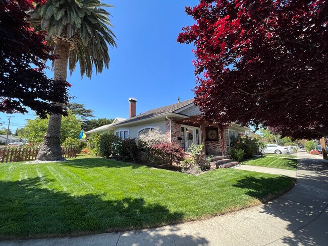 Building Photo - 2201 Park Ave