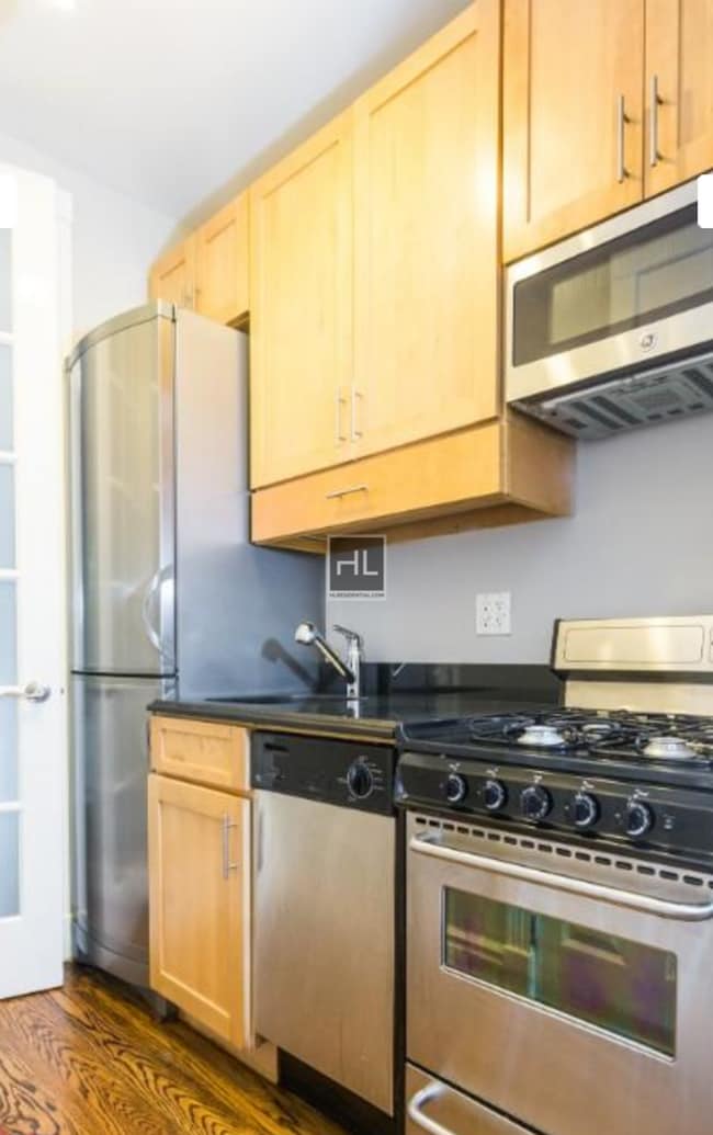 Building Photo - E 5TH ST.