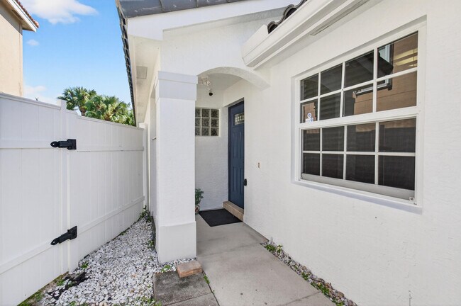 Foto del edificio - 7076 Middlebury Dr