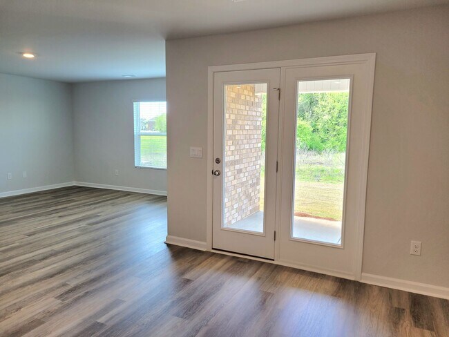 Building Photo - ATHENS - MOVE IN READY - NEW BUILD