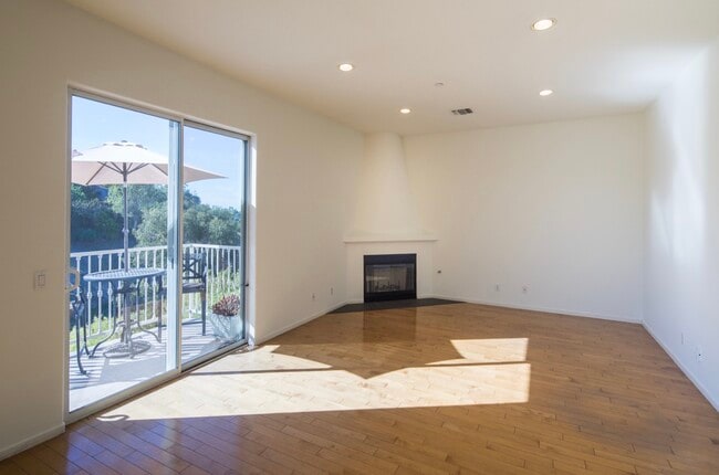 Building Photo - 974 Nordica Dr