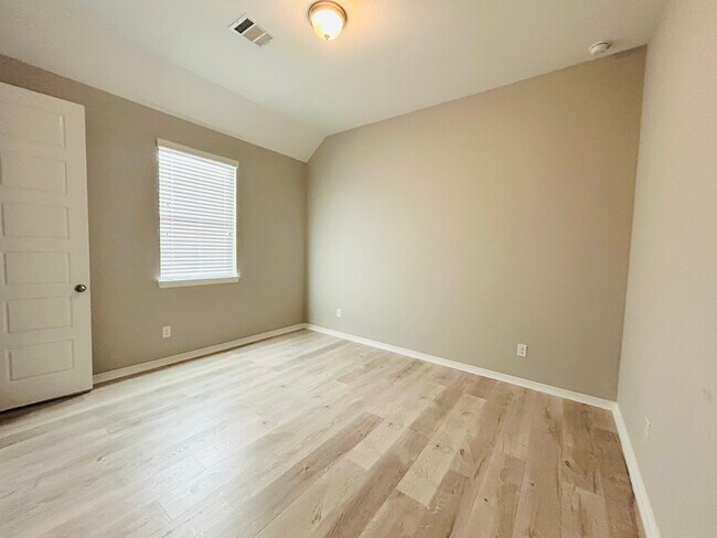 Building Photo - 18314 Southwood Creek Dr