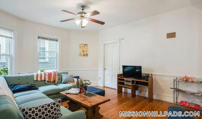 Building Photo - 13 Sachem St