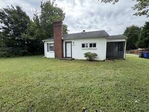 Building Photo - 4220 Glenn Hi Rd