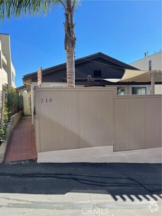 Building Photo - 218 25th Pl