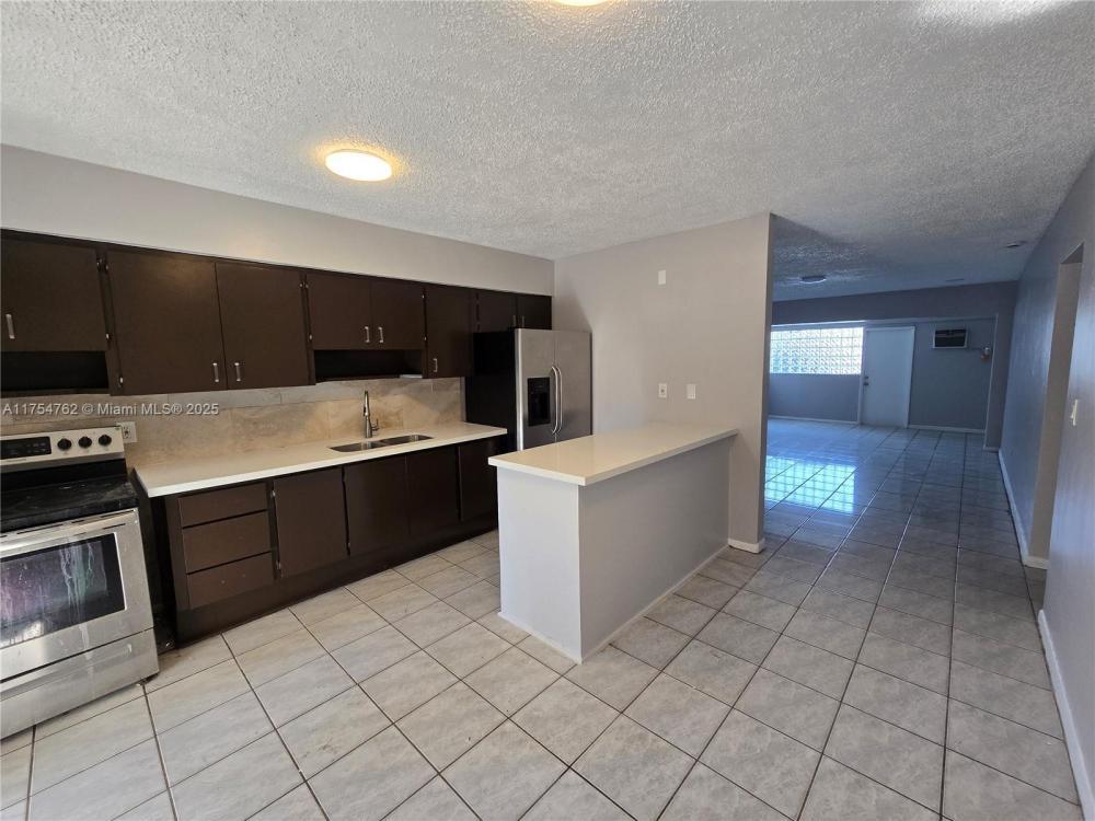 Foto principal - 1 bedroom in North Miami FL 33160