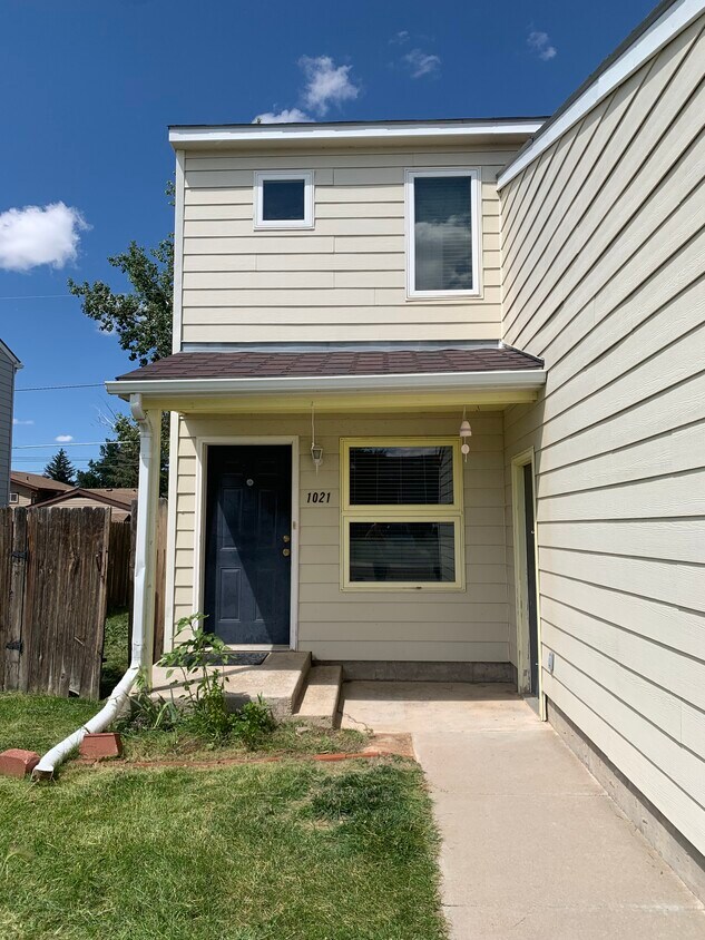 1021 Palmer Dr, Laramie, WY 82070 Townhome Rentals in Laramie WY