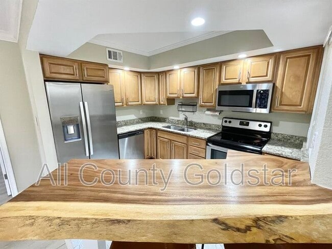 Building Photo - 19505 Quesada Ave