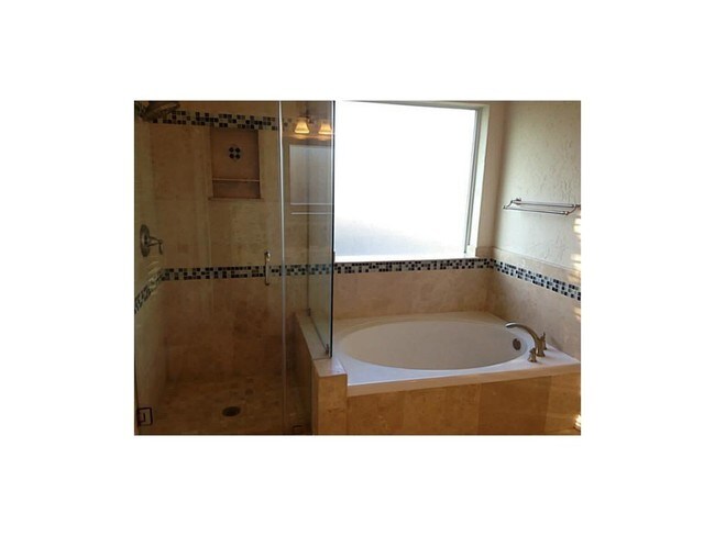Building Photo - 9225 Longview Dr
