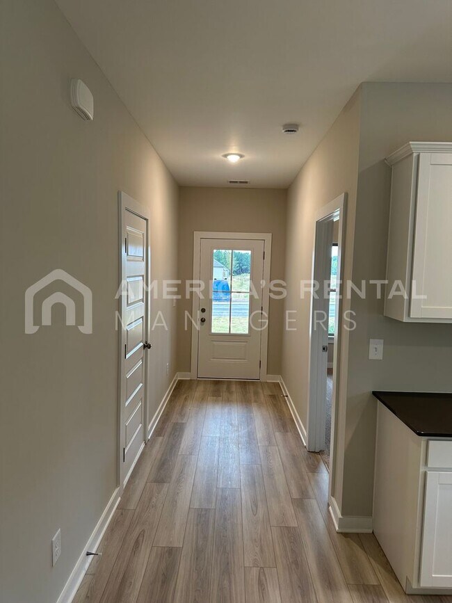 Building Photo - Home for Rent in Bessemer, AL!!! View with...