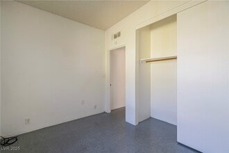 Building Photo - 1306 E Phillips Ave