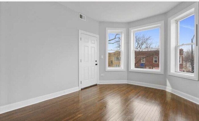 Foto del edificio - 957 N Central Park Ave