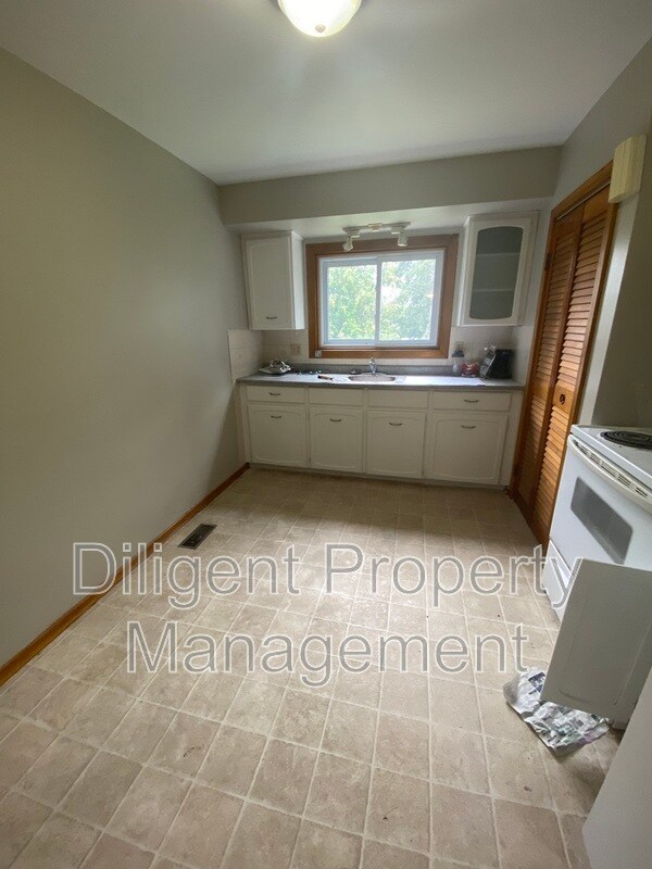 Photo du bâtiment - 927 Ellesmere Ave