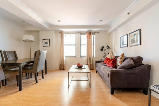 Foto del edificio - 201 W 58th St
