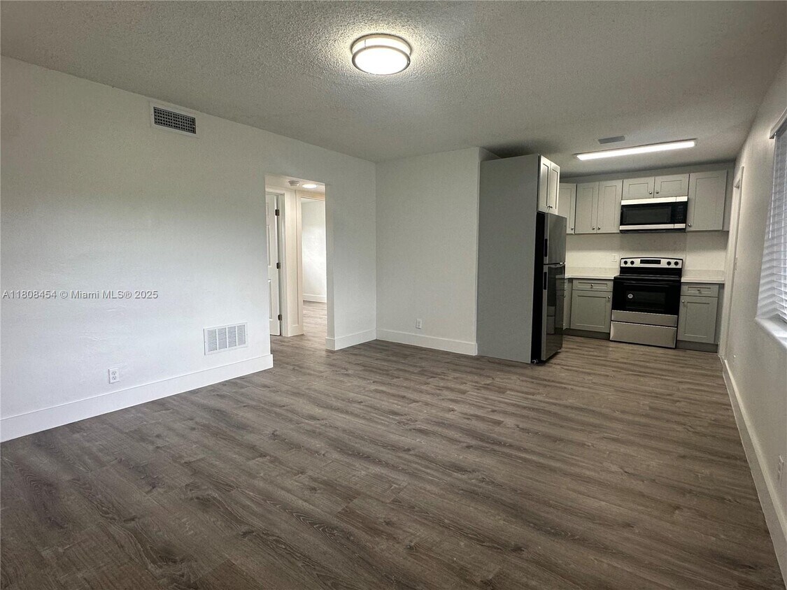 Foto principal - 2401 NW 9th Ave