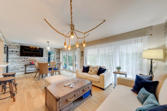 Building Photo - 205 Pirates Dr