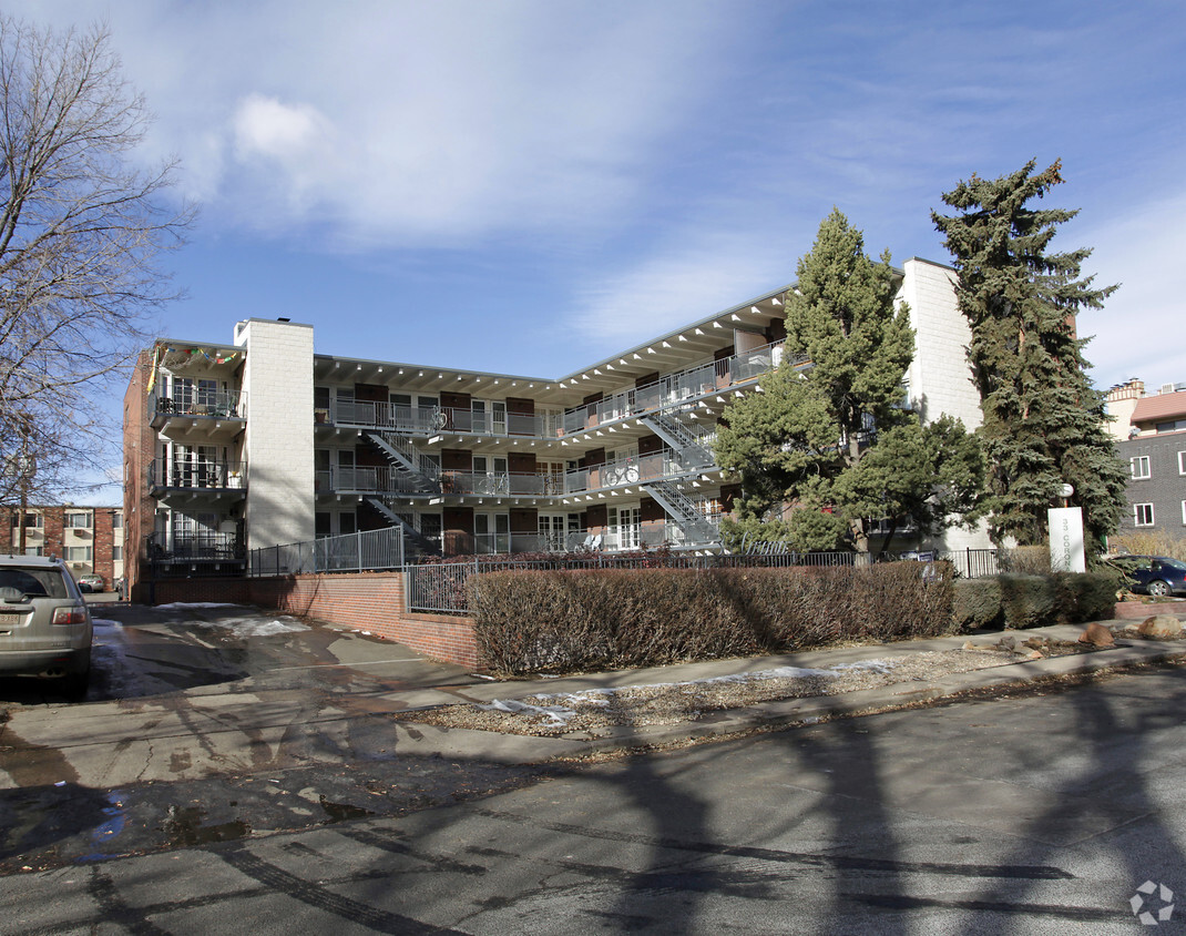 Primary Photo - 33 Corona St
