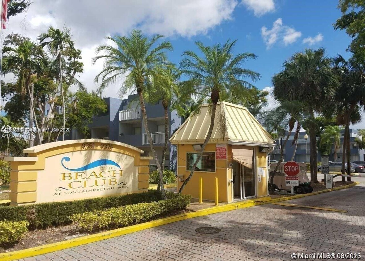 Primary Photo - 9375 Fontainebleau Blvd