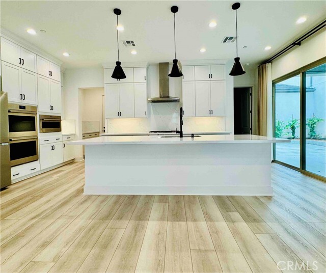 Building Photo - 389 Baluster