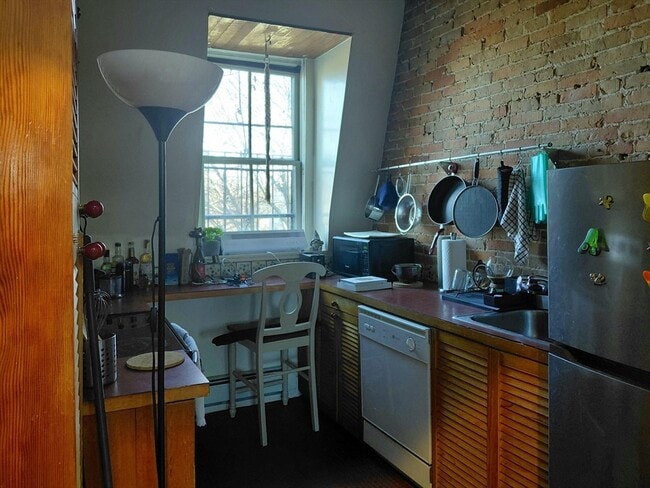 Building Photo - 20 Ellery St