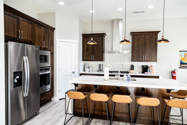 Building Photo - 4 Bedroom Home Close to Sand Hollow!!