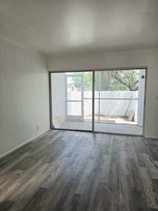 Building Photo - 1531 SE Royal Green Cir