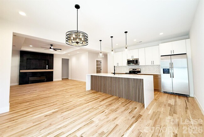 Foto del edificio - 566 Car Farm Rd