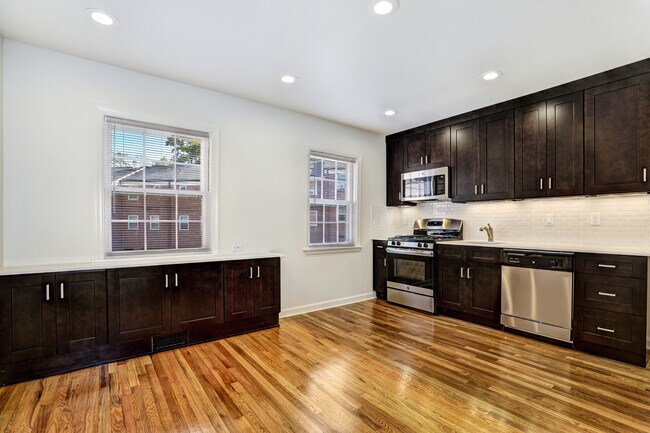 Foto del edificio - General Wayne and Ridgedale Gardens