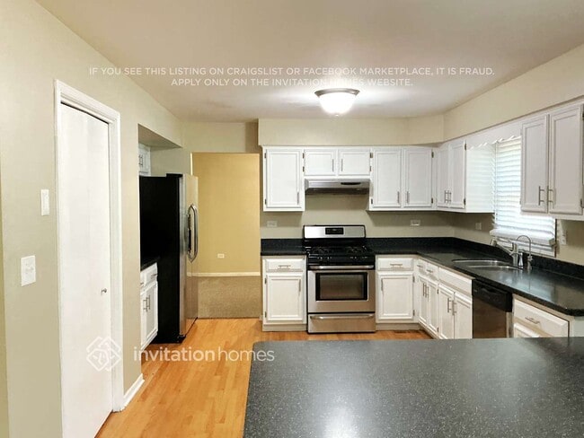 Building Photo - 2959 Rebecca Dr