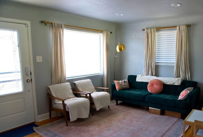 Building Photo - Family-Friendly Home with Spacious Yard in...