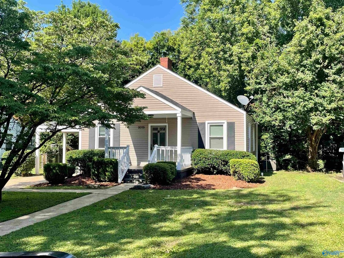 Primary Photo - 2019 Vanderbilt Dr SW