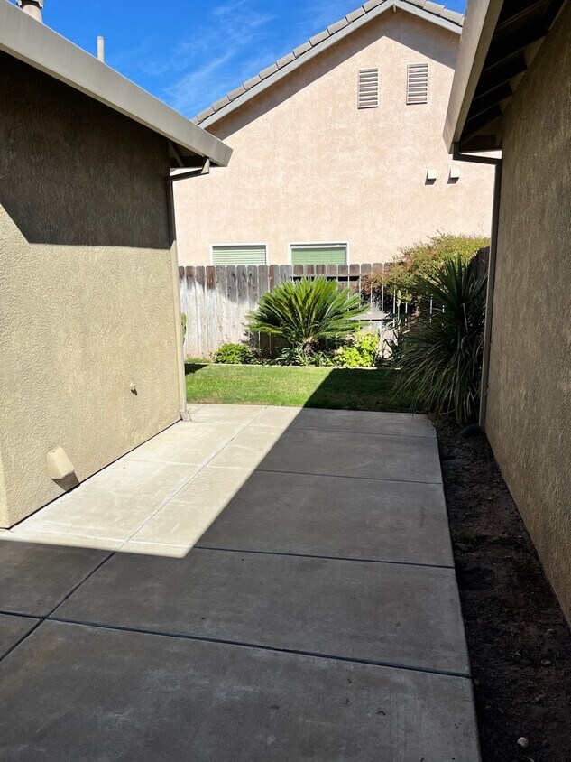 Building Photo - 1652 Cherrywood Way