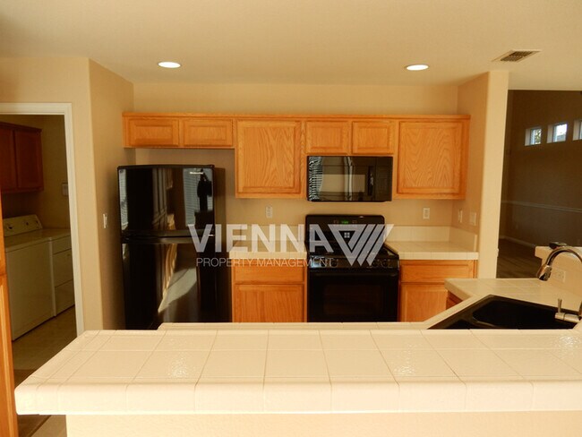 Foto del edificio - House for Rent in Natomas!