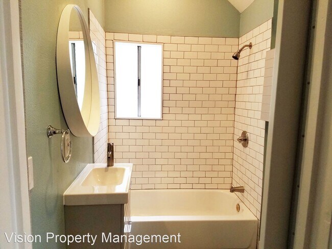 Building Photo - 1 br, 1 bath Apartment - 1727 12th St.